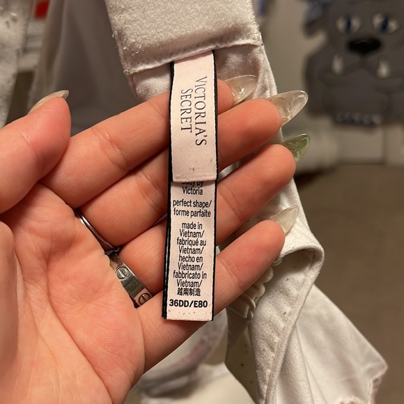 3 slightly used VS bras 36 DD - Picture 3 of 7